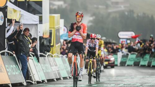 Arensman zaskočil lídry! Ve krácené 19. etapě Tour ovládl dojezd na La Plagne!